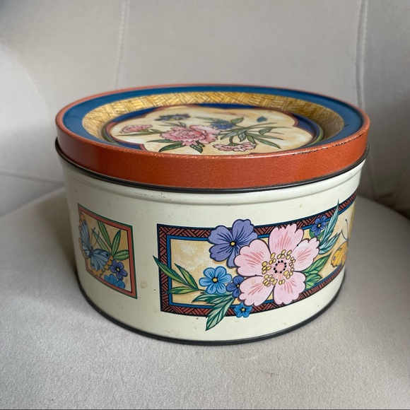 Vintage Butterfly Floral Round Tin Multicolor Victorian Design 7in X 4in - Picture 3 of 5